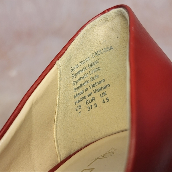 Gently used like new Aldo Cadussa Pumps - Picture 6 of 7